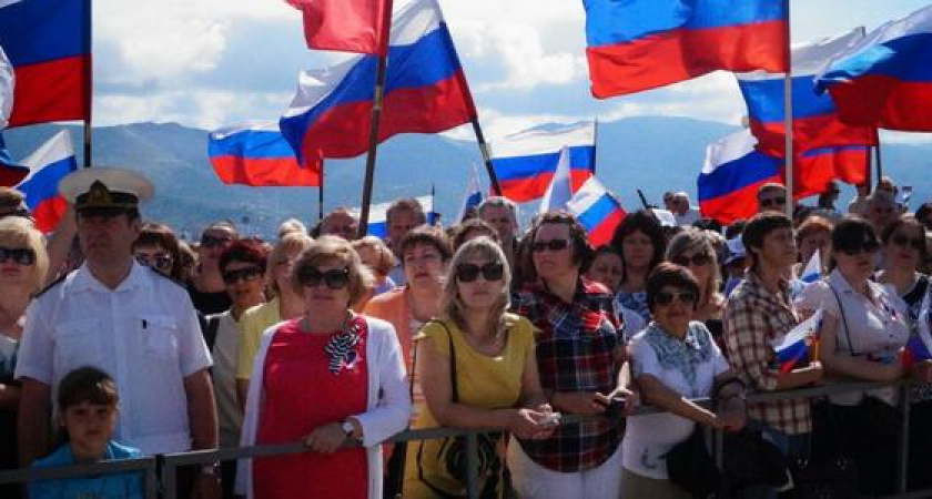 Флешмоб автомобилей, экскурсии, концерты и праздничный салют: программа мероприятий на День России в Новороссийске