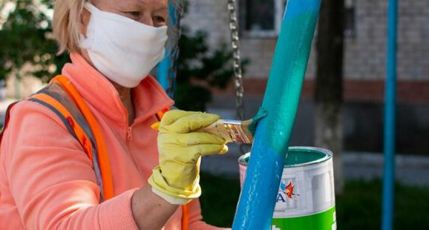 С праздником весны и труда!