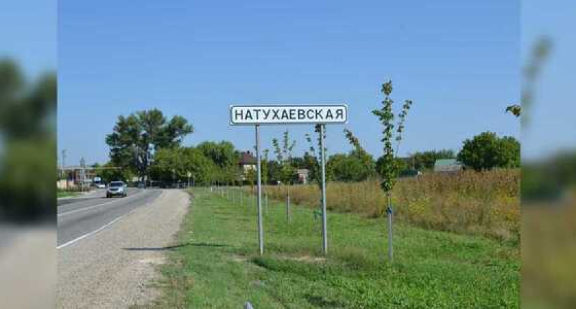 В Натухаевской забетонируют дороги и оборудуют первую современную зеленую зону: видео с места проведения работ