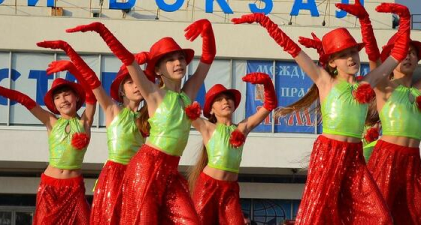 Выступление группы «La-la-Band» и фаер-шоу: как Новороссийск отпразднует День молодежи