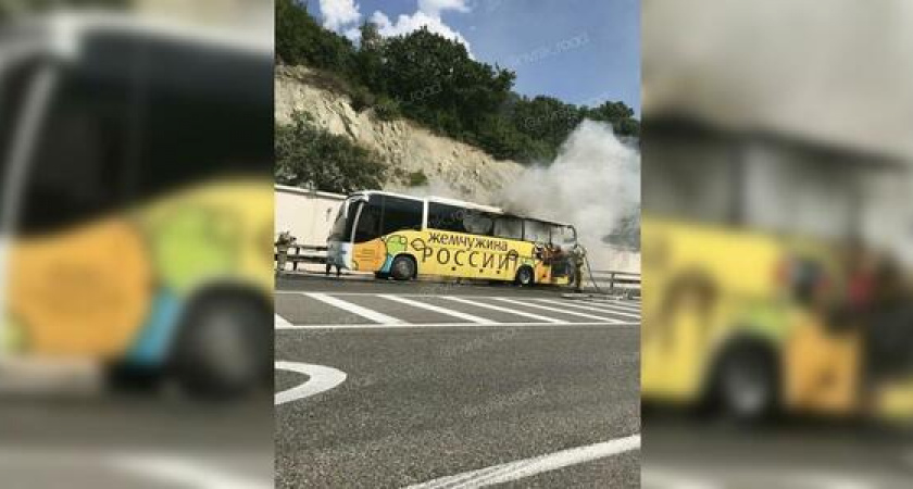 На трассе под Новороссийском загорелся автобус детского лагеря
