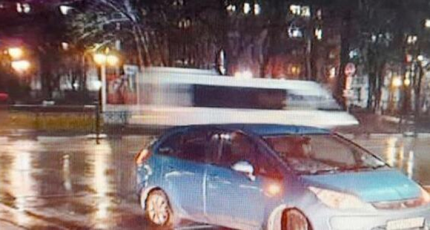 В Новороссийске иномарка сбила женщину на «зебре» (видео)