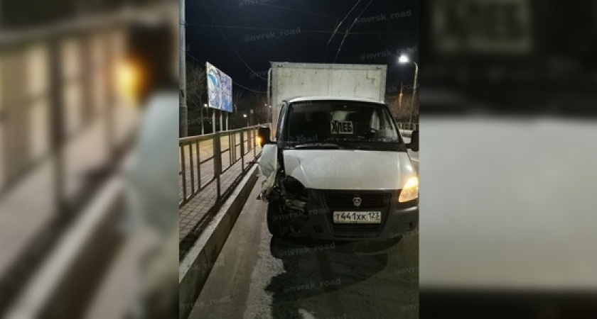 В Новороссийске хлебовозка врезалась в оборванные троллейбусные линии