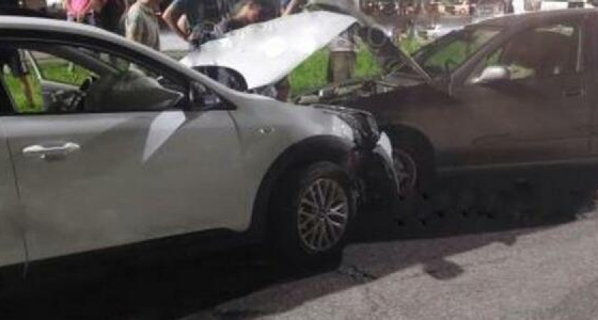 В Новороссийске на «квадрате» водитель без прав сбил девушку и повредил несколько авто