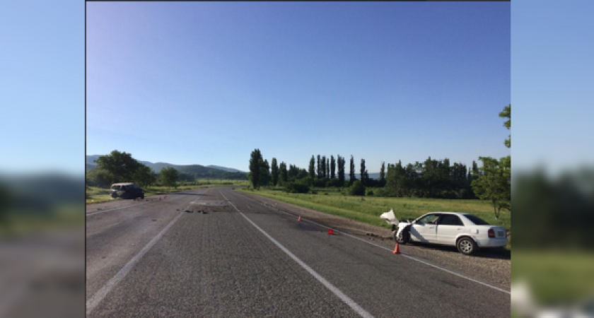 В лобовом столкновении под Новороссийском пострадало шесть человек