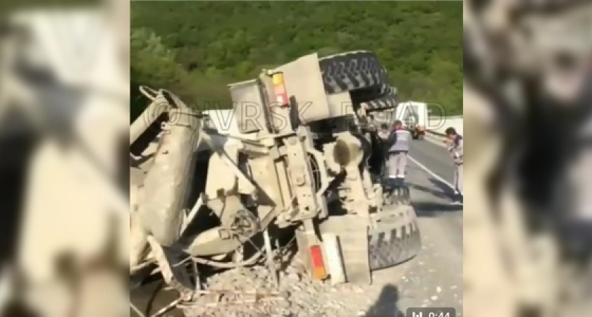 «Тормоза взяли отгул»: под Новороссийском опрокинулся миксер