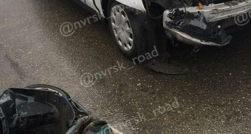 В Новороссийске подростки на мопеде без «прав» протаранили таксиста