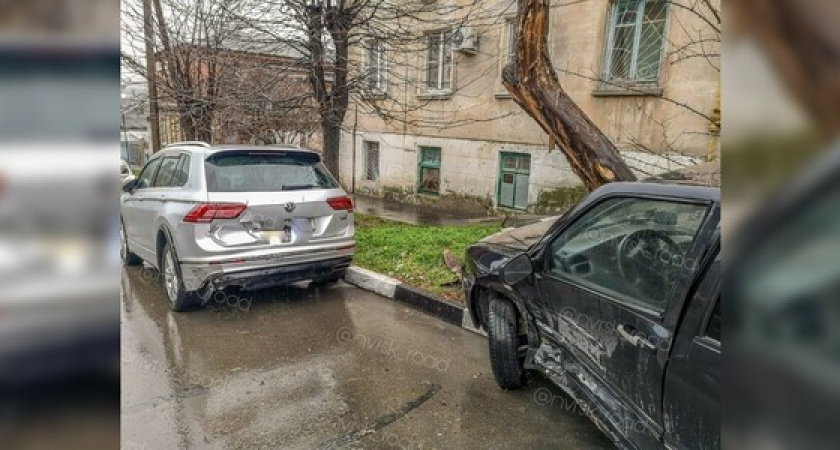 В Новороссийске неизвестный протаранил два припаркованных автомобиля