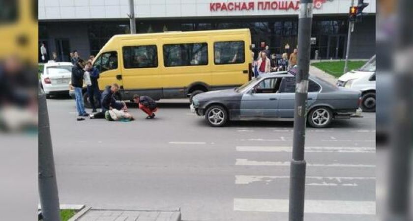 В Новороссийске сбили пожилую женщину, пытавшуюся перебежать дорогу на красный свет