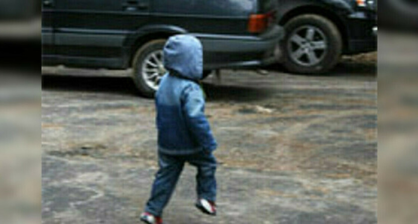 В Новороссийске во дворе жилого дома автомобиль сбил ребенка