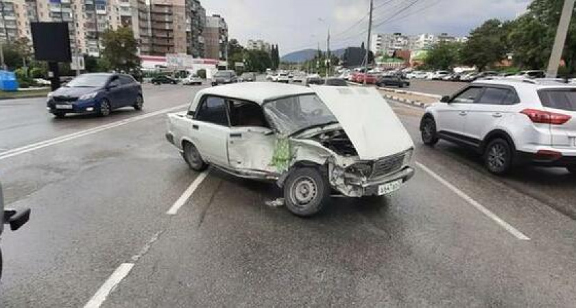 В Новороссийске в результате ДТП погиб 82-летний водитель «семерки»