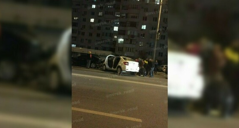 «Работает скорая помощь. Есть пострадавшие». В Новороссийске такси с пассажиром попало в ДТП