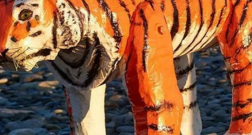 "Ну вылитый Шерхан!": на мысе Суджук мастер покрасил символ наступающего года