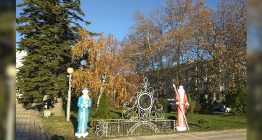 Власти Новороссийска заказали экспертизу сломанных пенопластовых новогодних фигур