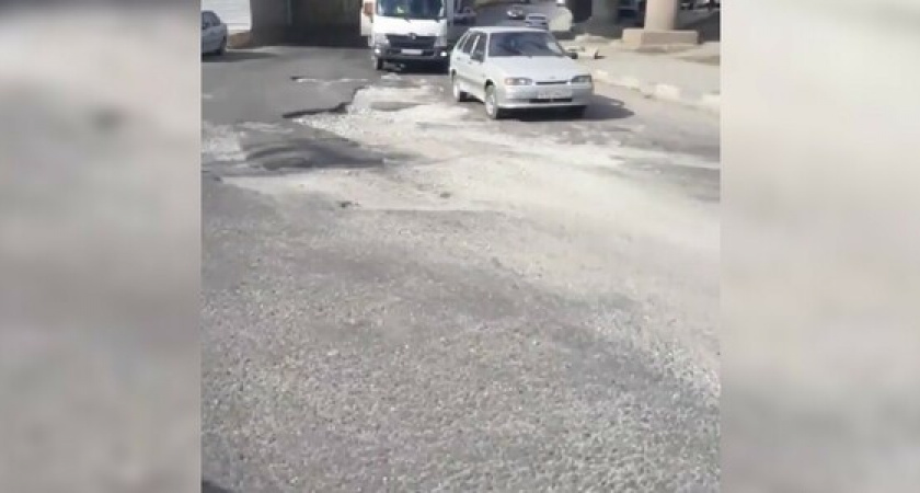 Новороссийцы продолжают жаловаться на разбитые дороги
