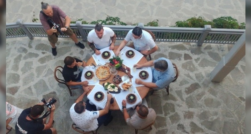 В Абрау-Дюрсо прошли съемки передачи «Мужская кухня» с известным шеф-поваром Григорием Мосиным