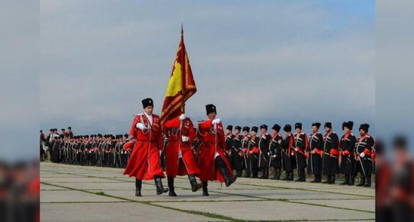 Новороссийск в торжественной обстановке принял знамя «Эстафеты добрых дел»