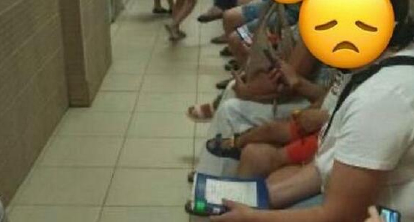 "К педиатру не попасть!": очередь к детскому врачу в поликлинике Новороссийска начинается на улице