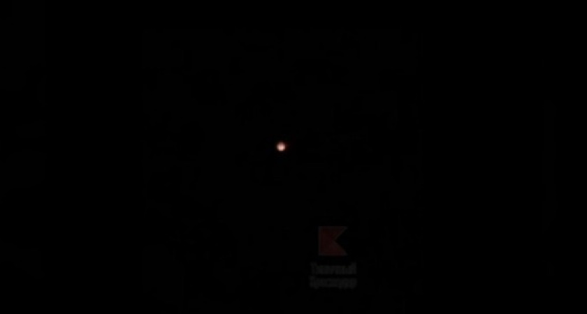 Жители столицы Кубани увидели в ночном небе НЛО (видео)