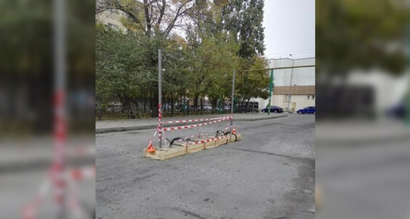 В Новороссийске приступили к оборудованию платной парковки на улице Коммунистической: первые фото