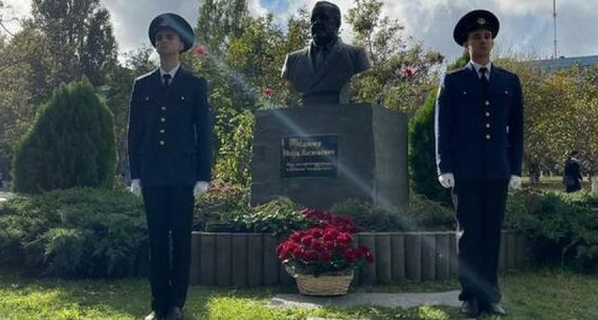 Его имя – целая эпоха в жизни вуза: в Морском университете открыли памятник первому проректору