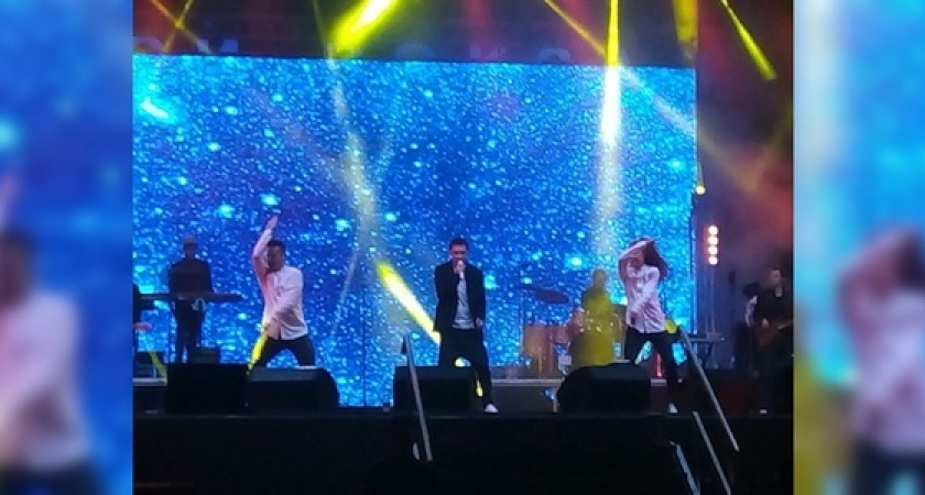 На концерте в Новороссийске "ночной хулиган" промок до нитки