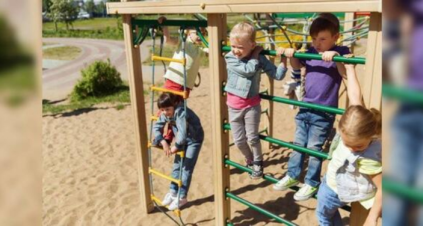 В пригороде Новороссийска работают детские дворовые площадки: график работы и список адресов