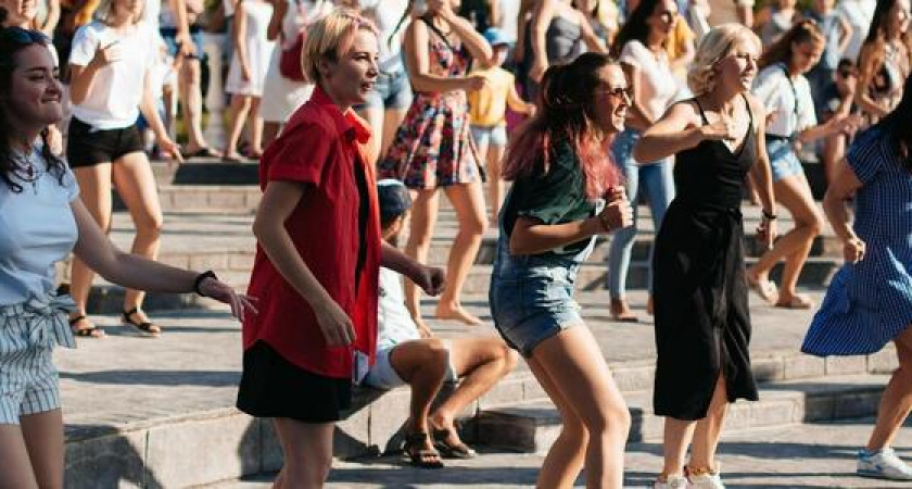 Танцуют все: Zumba в Абрау-Дюрсо