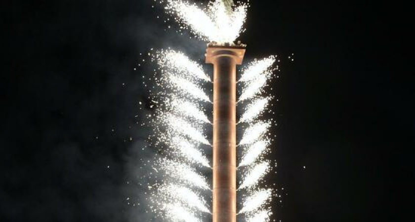 Яркий фейерверк и выступления музыкальных групп: что постили новороссийцы в ночь выпускных