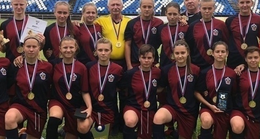 «Это вам не мальчики для битья»: как живет единственная  женская футбольная команда в Новороссийске