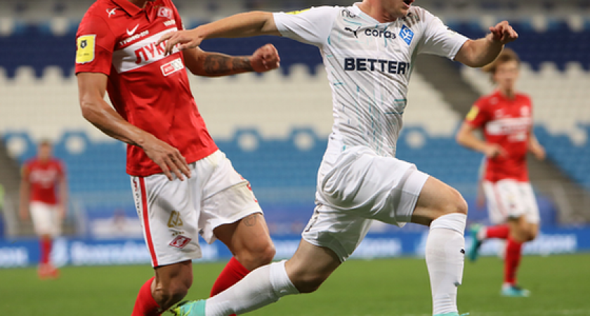 Стажировка в «Манчестер Юнайтед», рекорды ФНЛ и дебют в РПЛ. Почему имеет смысл присмотреться к Сергею Пиняеву?