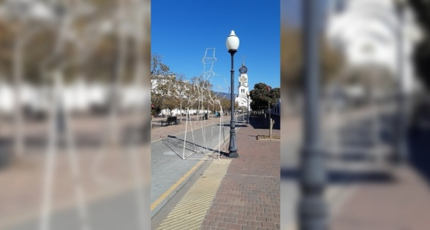 Велосипедисты Новороссийска жалуются на световые скульптуры на бульваре Черняховского