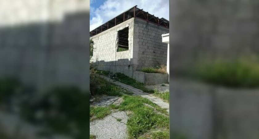 Заброшенное здание в самом центре Гайдука превратилось в приют для бездомных