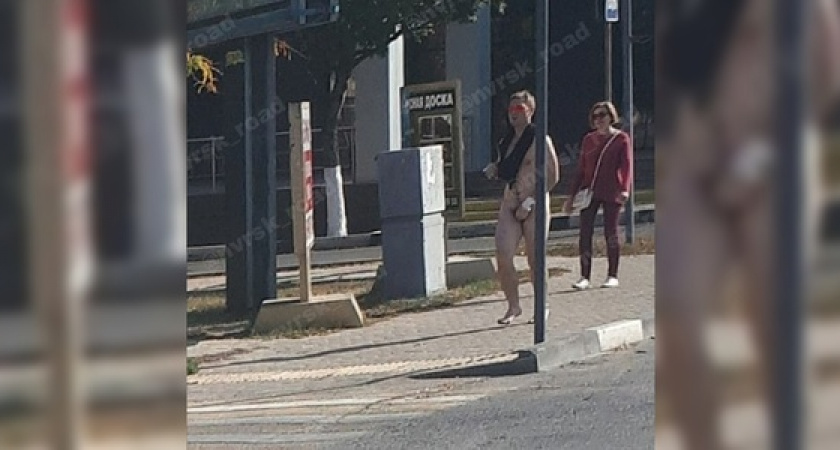 «Очередное солевое чудо»: в Новороссийске гулял с собакой абсолютно голый мужчина