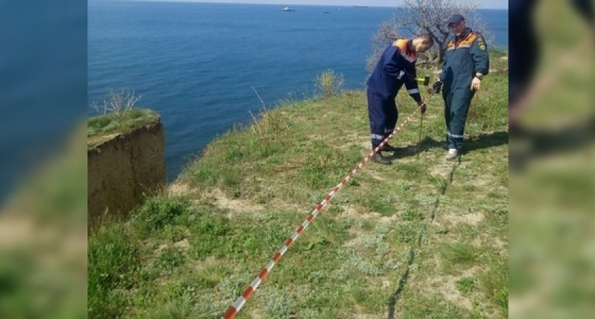 Спасатели Новороссийска в очередной раз огородили участок земли, отошедший от горы Колдун