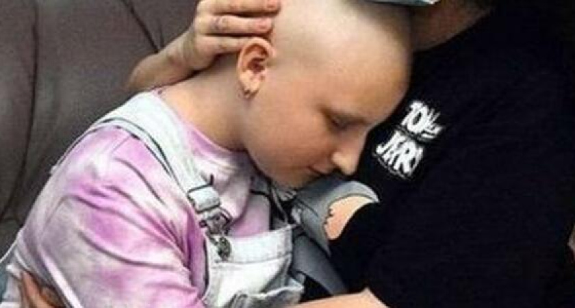 "Сначала думали растяжение, а оказалось рак..." Открыт сбор на эндопротез для 12-летней девочки из Новороссийска