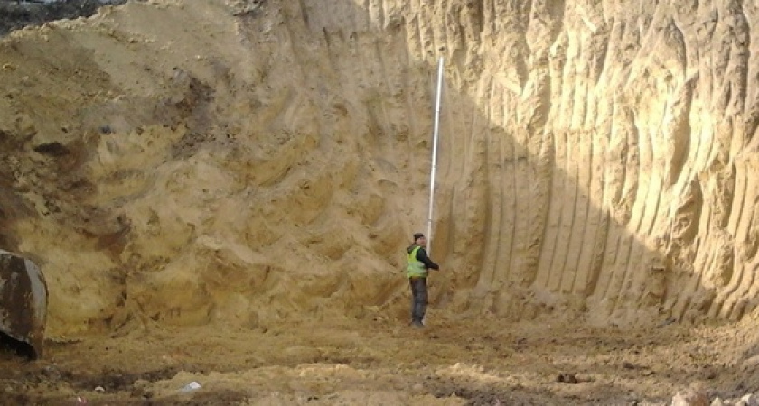 Грунт после рытья котлованов в Новороссийске вывозят в лесополосы