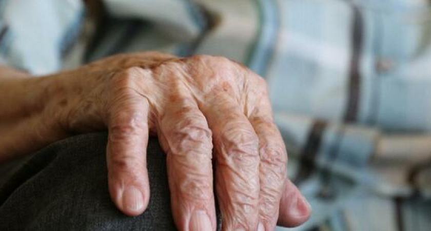 «Нос в крови, пальцы сбиты»: жительница Новороссийска помогла беспомощной 79-летней женщине и пытается найти ее родных через соцсети