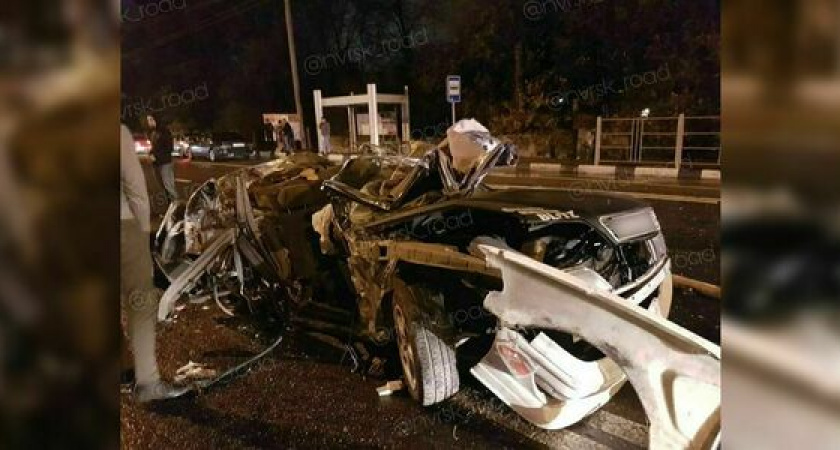 «Легковушка» на бешеной скорости влетела под контейнеровоз и превратилась в груду металла: последствия жуткого ДТП новороссийцы сняли на видео