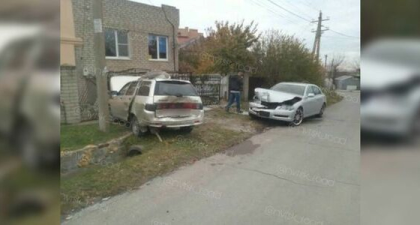 В Новороссийске «легковушка» снесла забор жилого дома