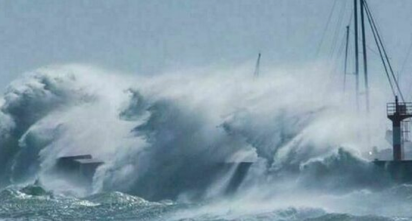 На Черноморское побережье надвигается мощный шторм «Петра». Новороссийск окажется в эпицентре стихии