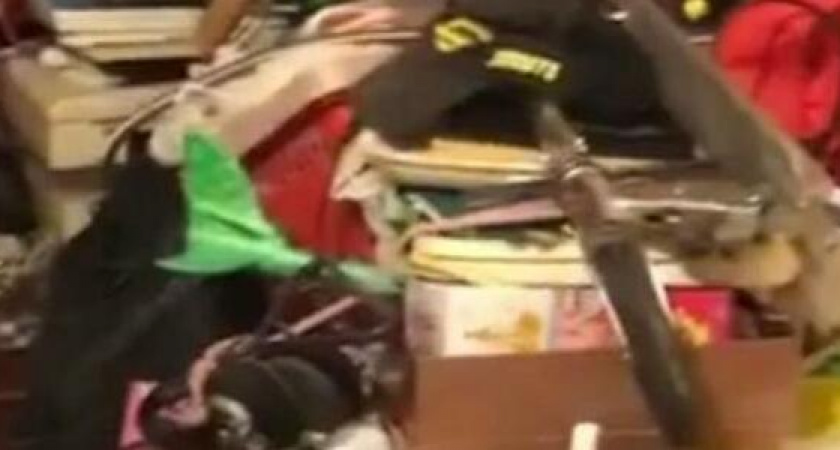 Просто помойка: новороссийцы захламили свою комнату в общежитии и принялись за общий коридор