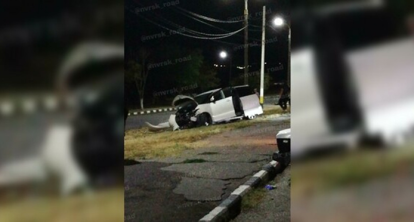 «Ночные гонки не удались»: минивэн вылетел с дороги в Новороссийске