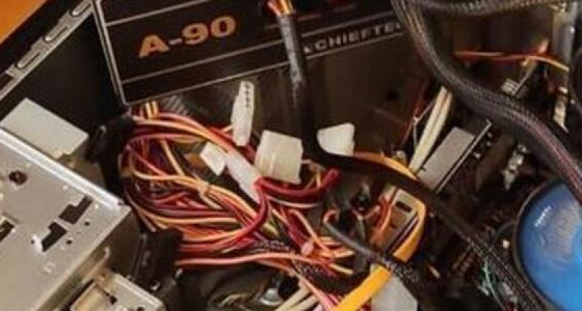 В Новороссийске волонтеры помогли отремонтировать компьютер 83-летней пенсионерки