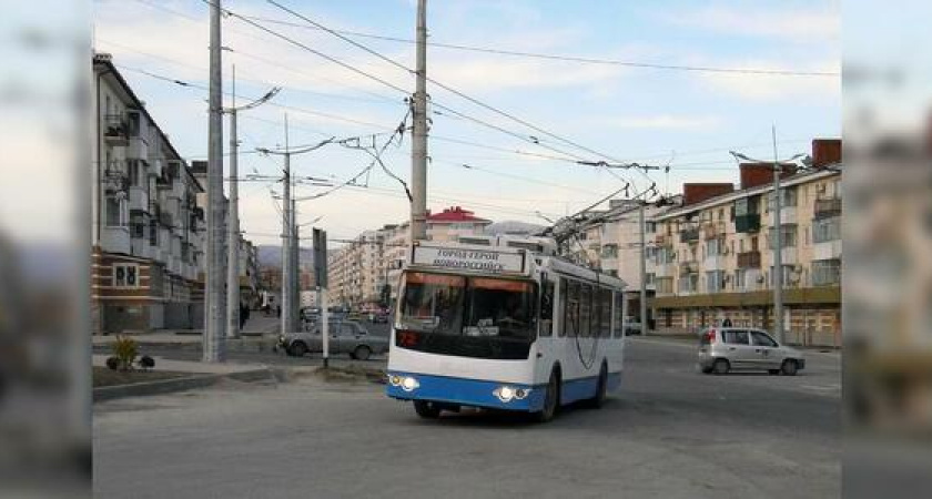 Дикая езда в Новороссийске: в троллейбусе ребенок вылетел из коляски и разбил голову