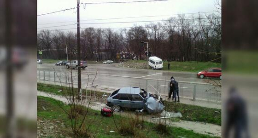 В ДТП под Новороссийском машины разлетелись по разным сторонам дороги: «девятка» столкнулась с маршруткой