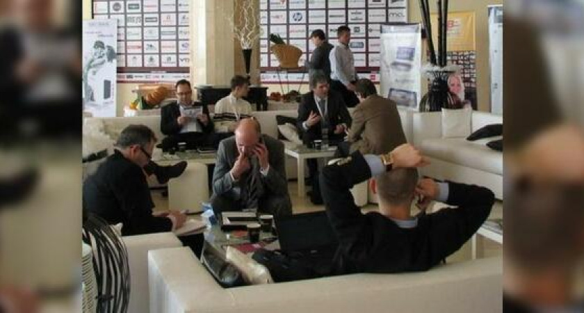 «Говорите четче, вас прослушивают»: в России разрабатывают систему перехвата телефонных разговоров офисных сотрудников