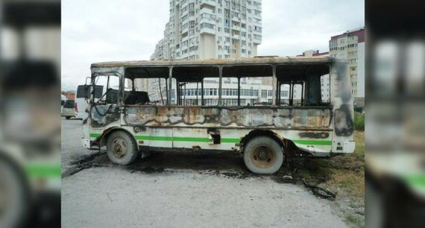 Сегодня ночью в Новороссийске на «взлетке» сгорел автобус