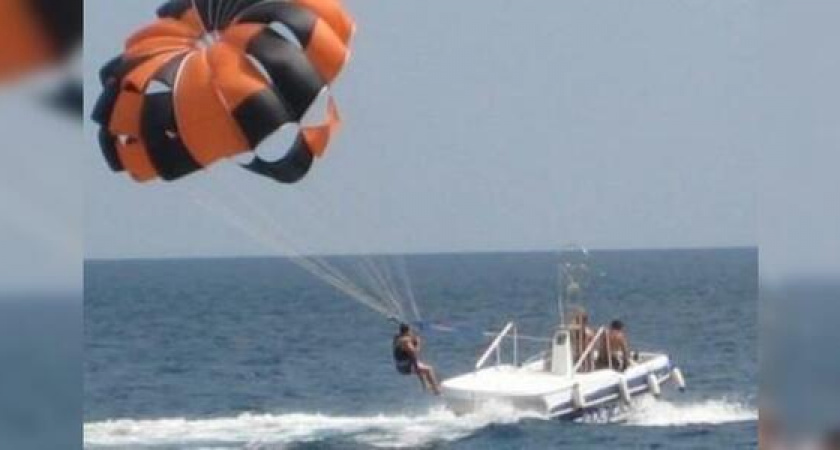 В Анапе мужчину ветром унесло в город на водном парашюте