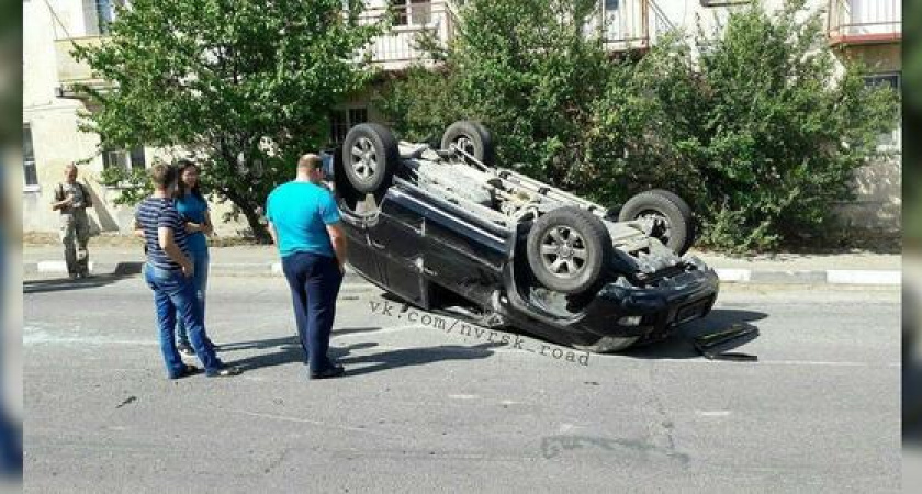 В Новороссийске внедорожник перевернулся на крышу после столкновения с легковушкой